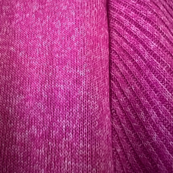 NWT Natori short sleeved pull over top. Small neck with ribbed sleeves. Small - Picture 2 of 8